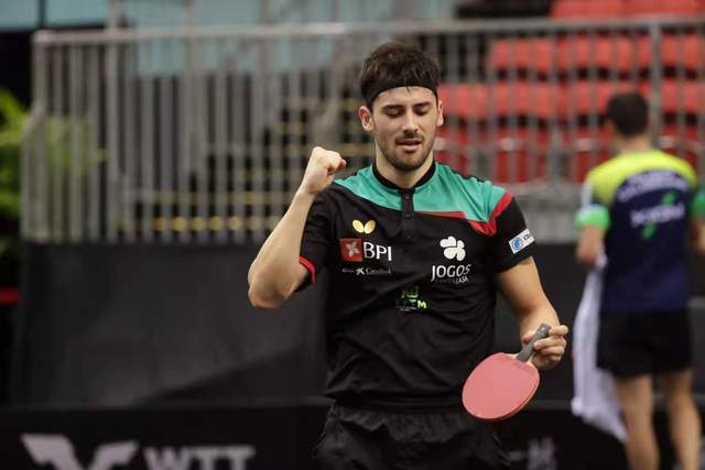 而且在持球 而且在持球