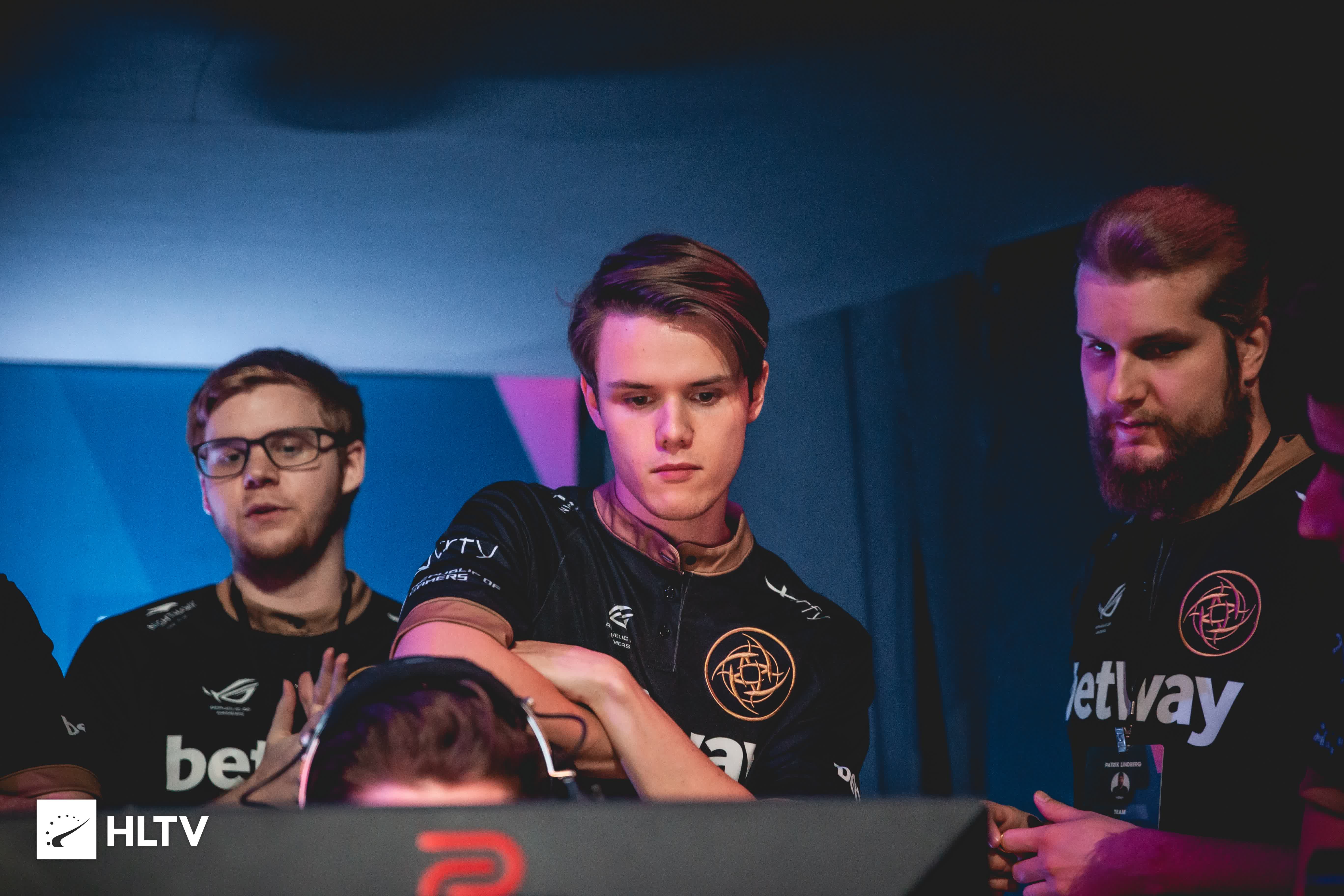 防守和强硬 防守和强硬